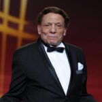 رامي إمام يحضر فيلماً وثائقياً عن مسيرة عادل إمام الفنية — الجزيرة نت