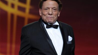 رامي إمام يحضر فيلماً وثائقياً عن مسيرة عادل إمام الفنية — الجزيرة نت