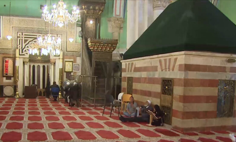 أوقاف الخليل تحذر من تصاعد القيود الإسرائيلية في الحرم الإبراهيمي — الجزيرة نت