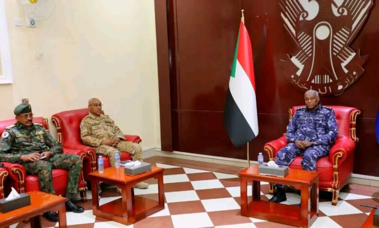 وزير الداخلية السوداني يبحث مع والي غرب كردفان الأوضاع الأمنية والإنسانية — صورة وكالة السودان للأنباء