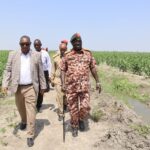 والي النيل الأبيض يتابع زراعة الذرة في مشروع الطويلة بمحلية قلي — صورة وكالة السودان للأنباء