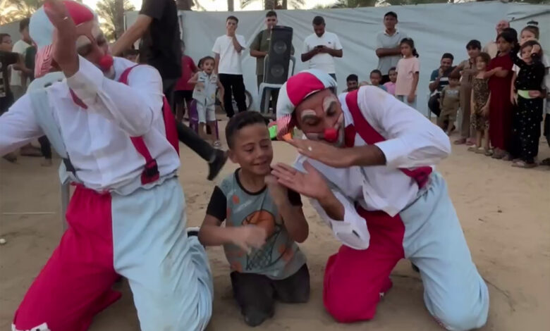 مدرسة سيرك متنقلة تحاول منح أطفال غزة فسحة مرح وسط الحرب — الجزيرة نت