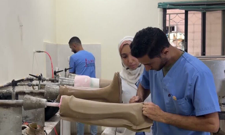 الحصار يزيد معاناة مبتوري الأطراف في غزة وسط نقص الأطراف الصناعية — الجزيرة نت