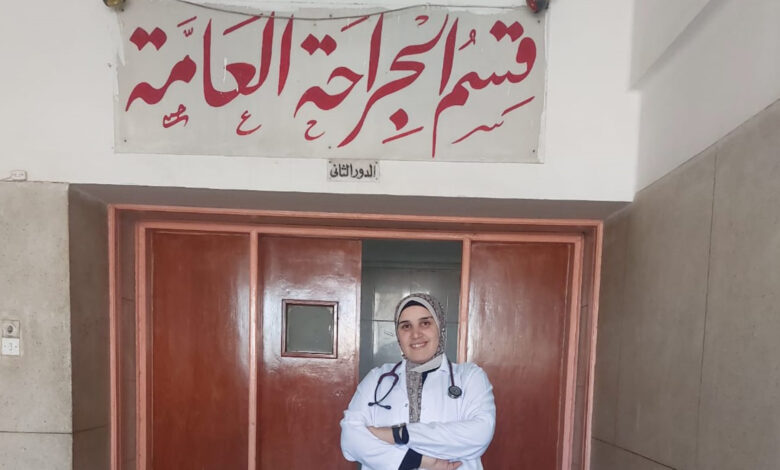 فيفي فتحي.. ممرضة مصرية عادت للدراسة في 25 وفازت بلقب الطالبة المثالية — الجزيرة نت