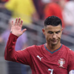 الاتحاد البرتغالي يعاقب رونالدو بالإيقاف 30 يوماً وغرامة 255 يورو — الجزيرة نت