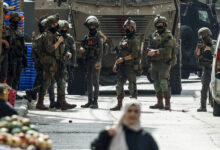 أكاديمي فلسطيني يربط اقتحامات مؤسسات بالضفة بسياقات سياسية وأمنية — الجزيرة نت / AFP