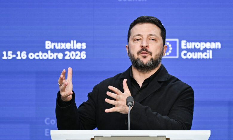 زيلينسكي يطلب دعماً أوروبياً إضافياً وسط توتر مع واشنطن واضطرابات في الاتصالات العسكرية — الجزيرة نت / AFP