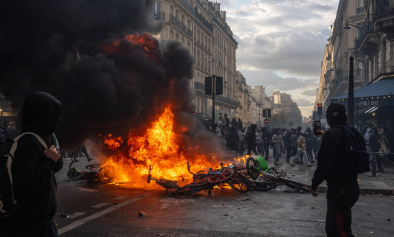 احتجاجات في دول أوروبية تخلف إصابات وتوقيفات وأعمال عنف — الجزيرة نت / Getty Images