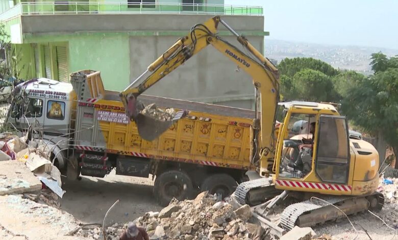 إقليم التفاح في جنوب لبنان بين استقبال النازحين وإزالة آثار الغارات — الجزيرة نت