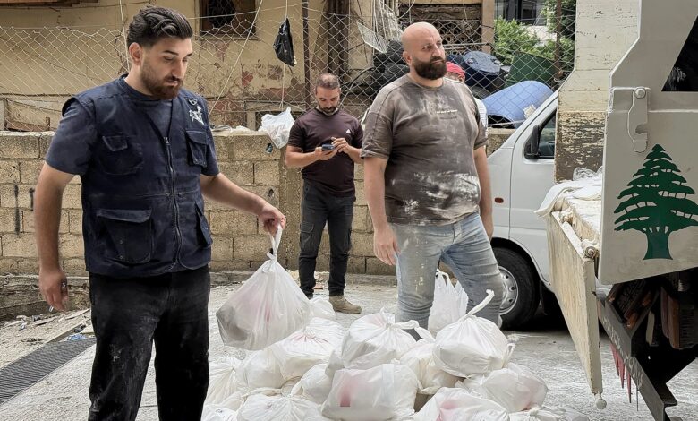 مساعدات الطحين للاجئين الفلسطينيين في لبنان تثير مطالب بزيادة الدعم — الجزيرة نت