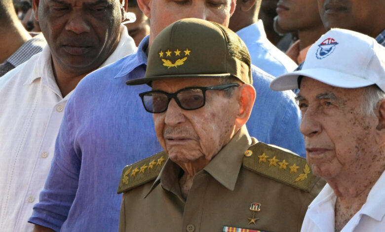 فلوريدا تصدر مذكرة اعتقال بحق راؤول كاسترو بتهم تتعلق بإسقاط طائرتين عام 1996 — الجزيرة نت / Reuters