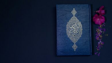 مصحف مفتوح، صورة تعبيرية لسورة العصر، تصوير أشكان فروزاني/Unsplash